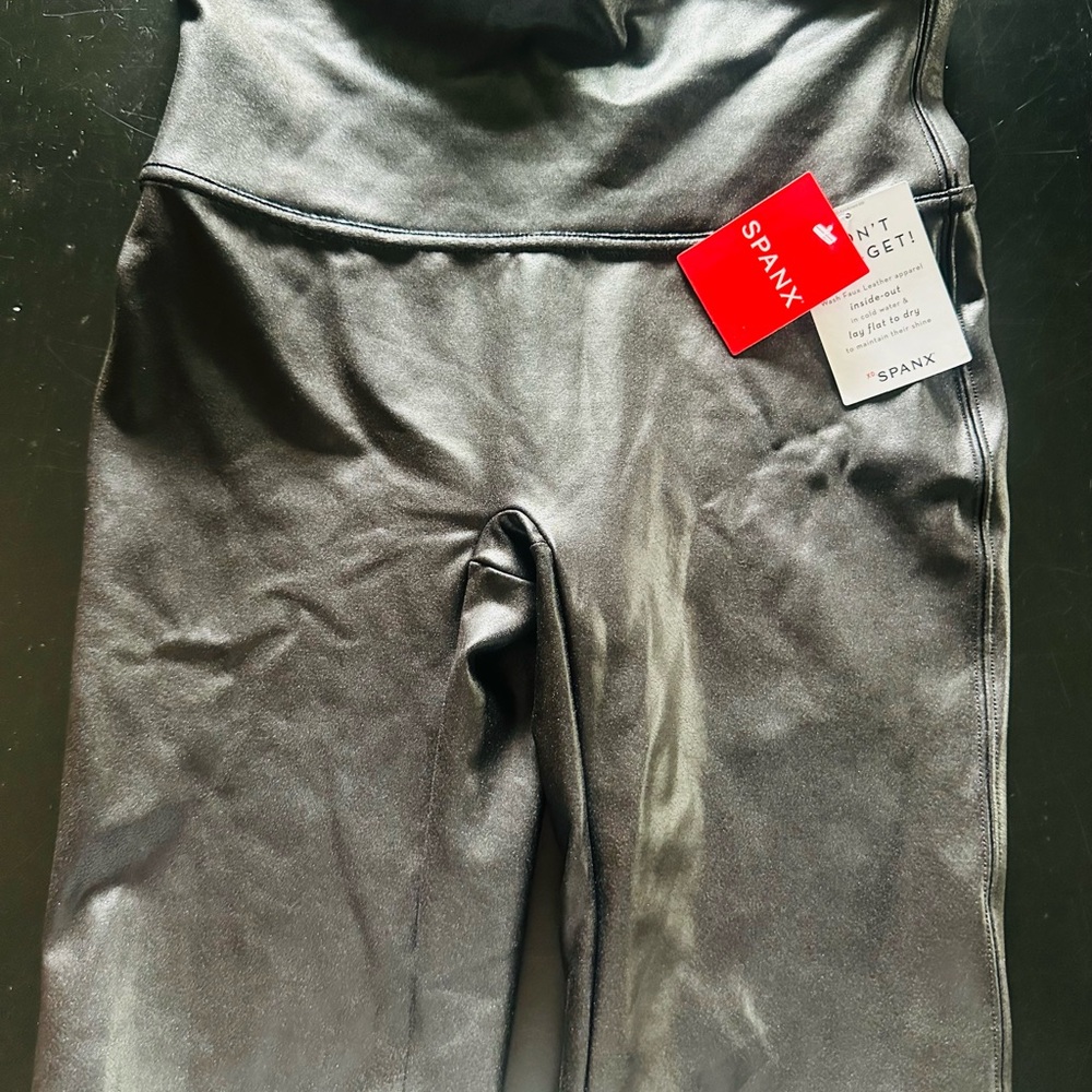 Spanx Women's  Simple Black Faux Leather shorts size M NWT